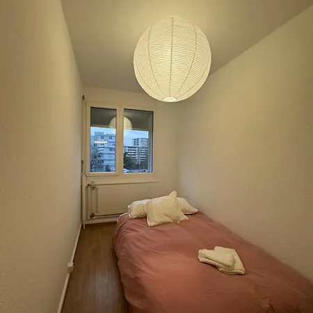 Spacious 3 Bedroom Duplex, Netflix, Remote Work *